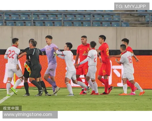 国足迎战乌兹别克斯坦球队全力争胜展现实力与信心 国足迎战乌兹别克斯坦球队全力争胜展现实力与信心